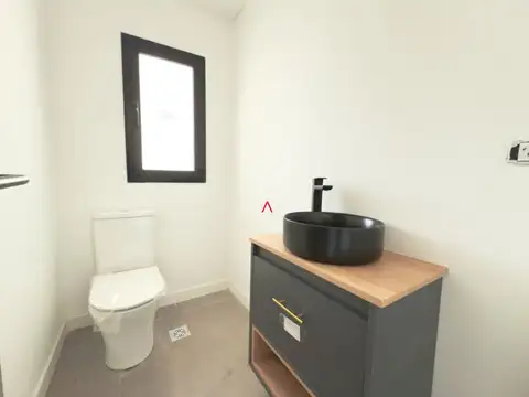 Casa en Venta con 4 cocheras