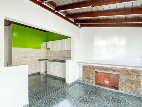 Casa 5 ambientes con 2 baños