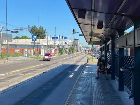 Local en Alquiler Via Púb.