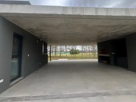 Casa 4 ambientes con 4 baños