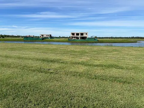 VENTA LOTE A LA LAGUNA - AMARRAS PUERTOS - ESCOBAR
