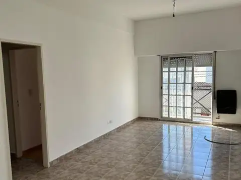 Departamento 2 ambientes, patio,balcon, Alquiler Ramos Mejia