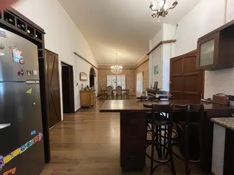 Casa en Venta con 5 cocheras