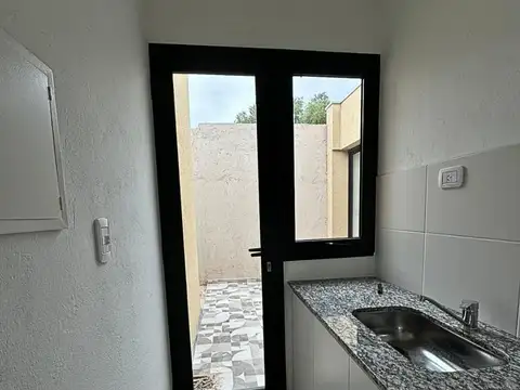 Casa 2 ambientes con 1 baño