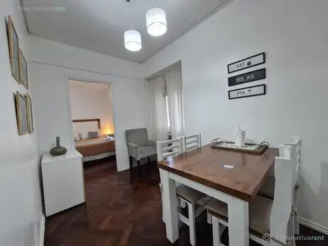 Avenida Hipólito Yrigoyen 700