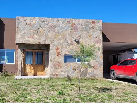 Casa 5 ambientes con 3 baños