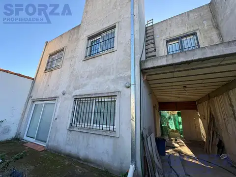 Casa en Venta con 3 cocheras