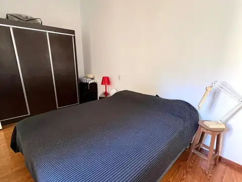 VENTA CASA DE PASILLO DE DOS DORMITORIOS CON PATIO Y TERRAZA EN PICHINCHA