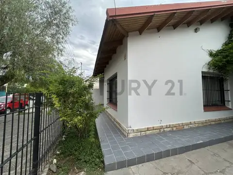 Casa en Venta en General Roca, USD 115.000