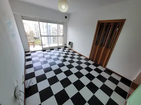 Depto. 3 ambientes con balcón.