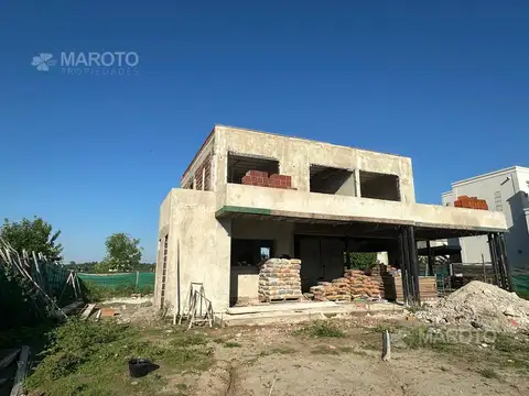 Casa 4 ambientes con 3 baños