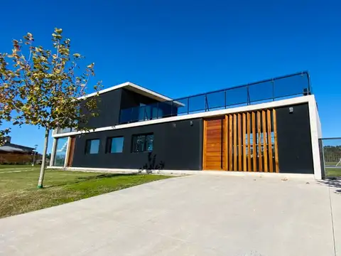 VENTA CASA EN BARRIO PRIVADO