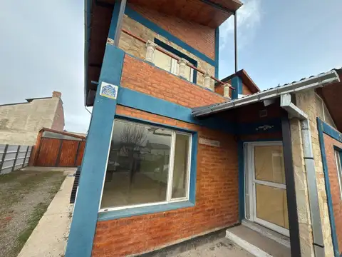 Casa en trevelin a metros del centro con gas