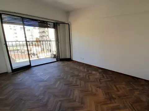 Floresta - Luminoso 2 ambientes con Balcón!