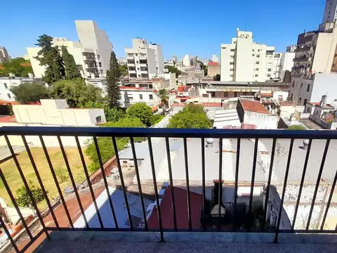 Floresta - Luminoso 2 ambientes con Balcón!