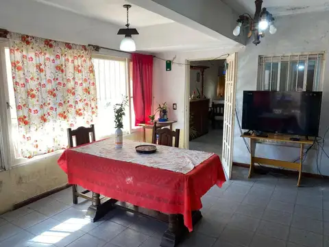 CASA 5 AMBIENTES CON LOCAL EN VENTA LANUS OESTE