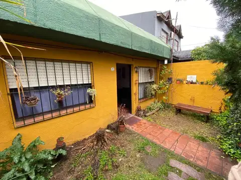 VENTA DE CASA EN BELLA VISTA CON AMPLIO TERRENO