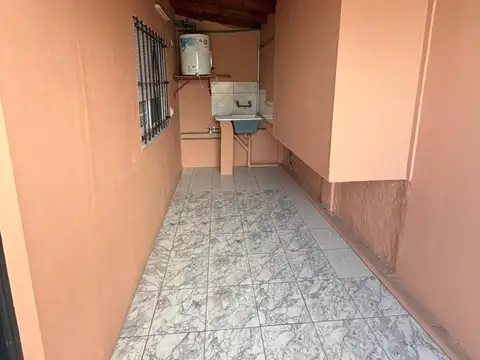 Depto Tipo Casa en Alquiler de 1 dormitorio