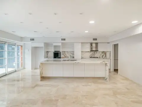 Casa en Alquiler con 5 cocheras