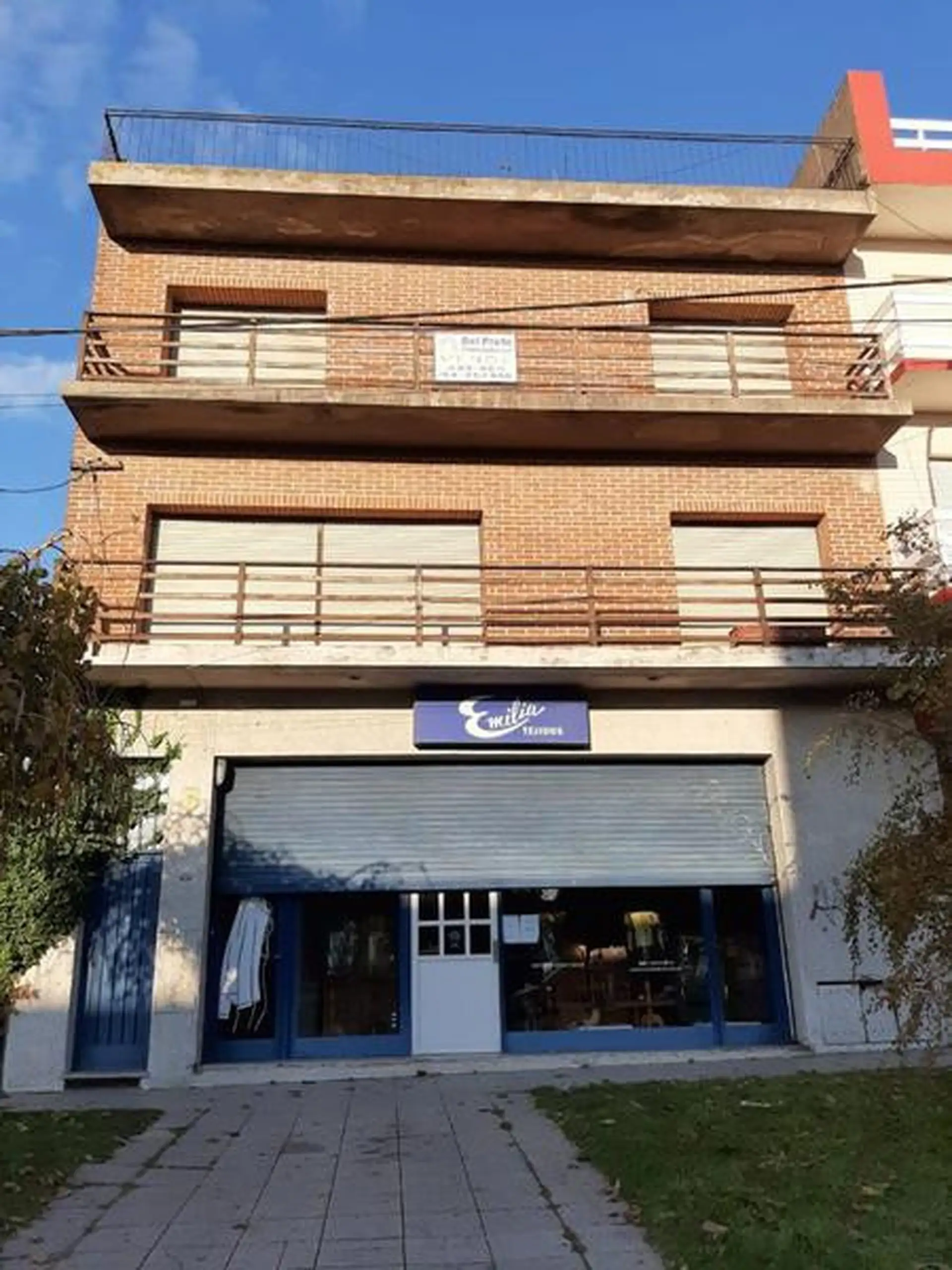 Local con vivienda en planta alta con quincho y galpón SOBRE DOS LOTES