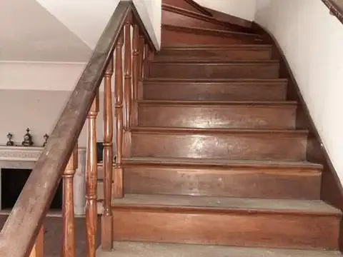 Local con vivienda en planta alta con quincho y galpón SOBRE DOS LOTES
