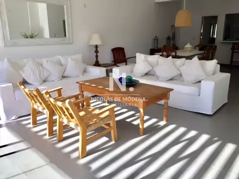 En venta departamento de 2 dormitorios en Manantiales.