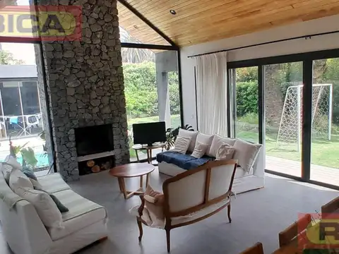 Casa en Alquiler Temporal con 2 cocheras