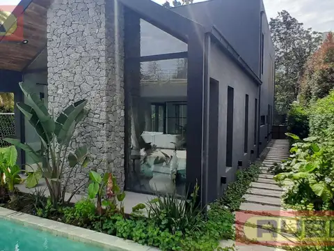 Casa 6 ambientes con 4 baños