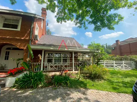 Casa en Venta con 2 cocheras