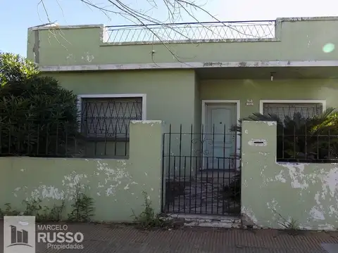 CASA A RECICLAR ó LOTE DE TERRENO – PQUE. QUIRNO