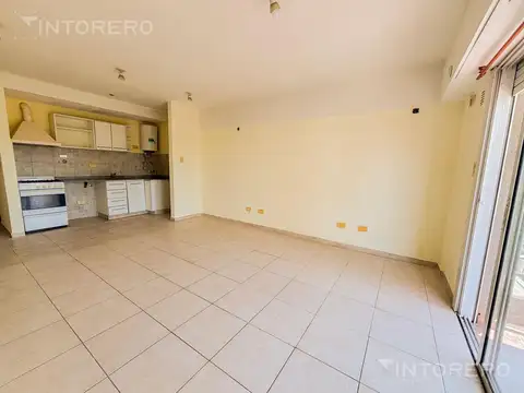 Departamento en alquiler monoambiente con balcón - Morón centro