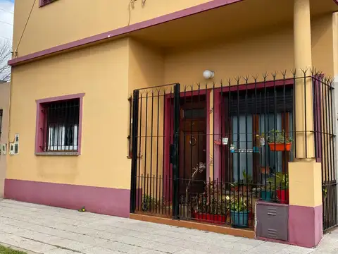 PH Frontal de 3 Ambientes con Patio + Monoambiente con patio