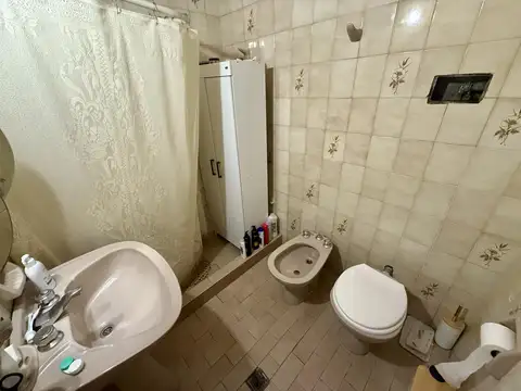 Casa 7 ambientes con 1 baño