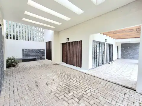 Casa 7 ambientes con 4 baños