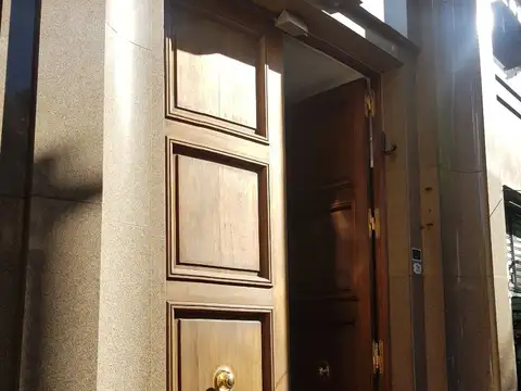 Av. Roque Sáenz Peña 700, Piso 7