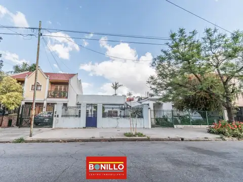 CASA 4 AMBIENETS CON JARDÍN EN VENTA Villa Devoto
