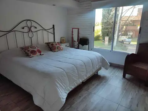 Casa 6 ambientes con 2 baños