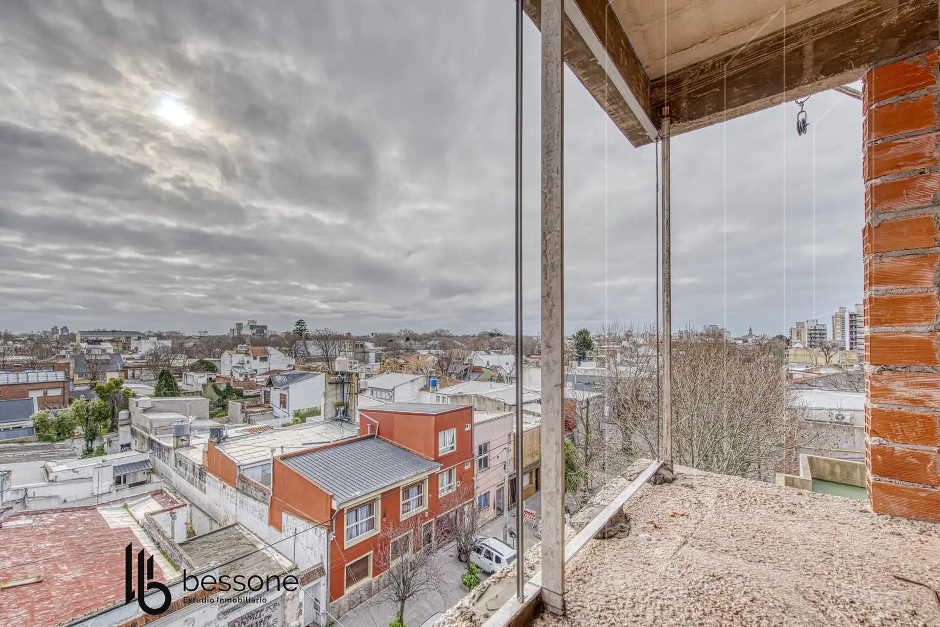 Departamento en La Perla, 3 amb, 80m² cubiertos, 90m² totales, 2 cocheras