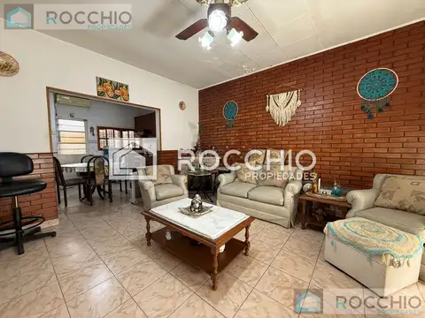 Casa 4 ambientes con 2 baños