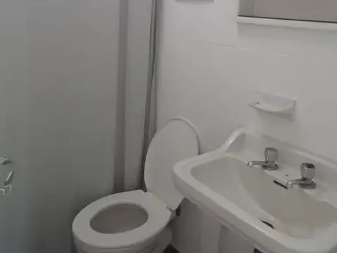 VENTA CASA DOS DORMITORIOS, PATIO ZONA SUR