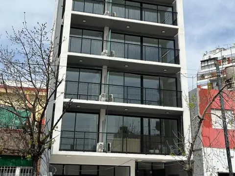 Monoambiente divisible con balcon amplio c/sum y parrilla