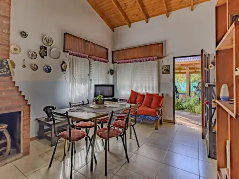 VENTA VILLA ELISA Casa de dos habitaciones y pileta, con departamento en Barrio Jardín