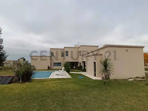 casa en venta 5 ambientes en barrio cerrado LAS CLANDRIAS CAMPANA