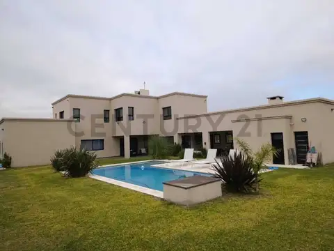 Casa 5 ambientes con 3 baños