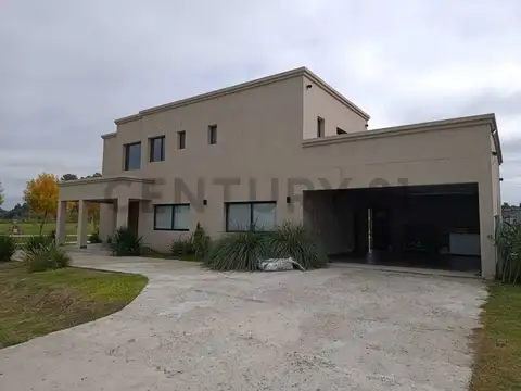 Casa en Venta con 2 cocheras