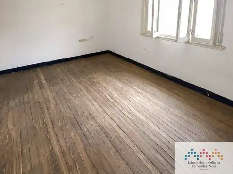 Casa 2 dormitorios en venta en Valentín Alsina  2 cocheras y amplia terraza