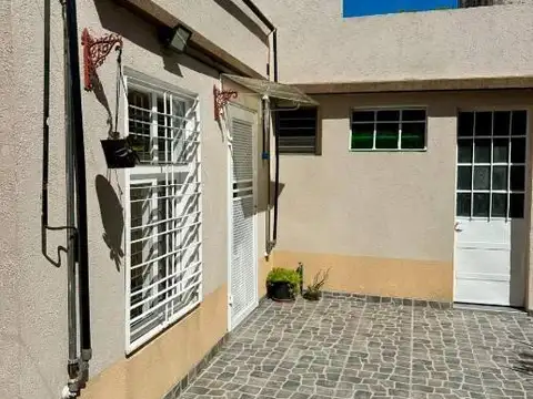 Hermosa Casa en Alquiler excelente ubicacion de Quilmes Oeste ..!!!