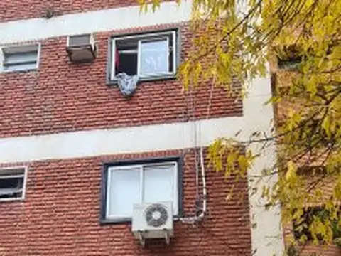 Monoambiente con kitchinette al contrafrente, muy luminoso, inmejorable ubicacion, oportunidad...