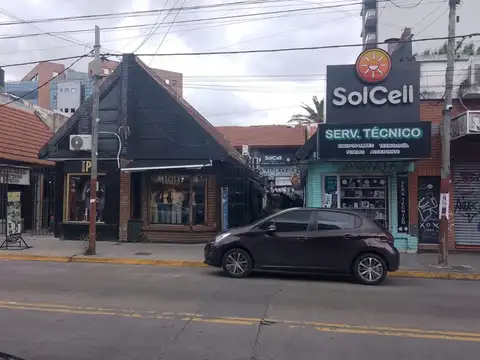 LOCAL en galeria en venta sobre av. Peron