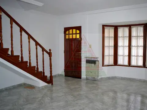 Casa 4 ambientes con 1 baño